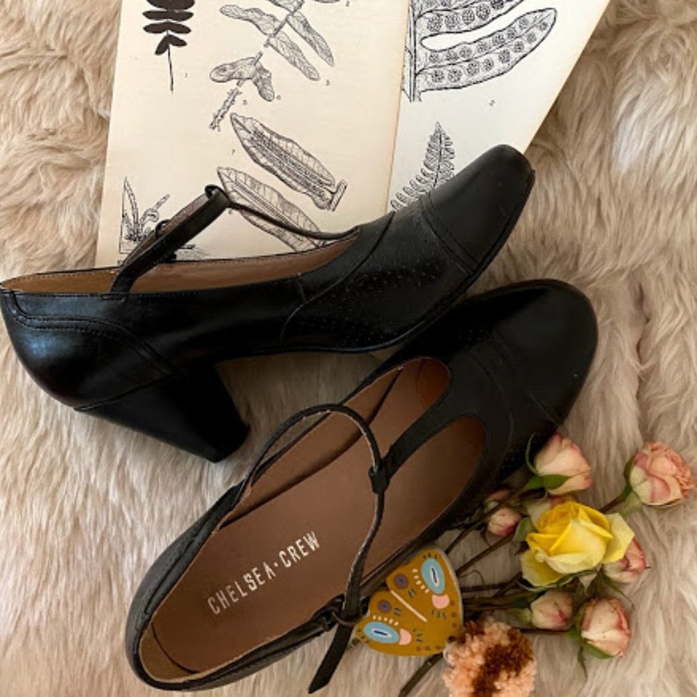 vintage inspired t-strap pumps